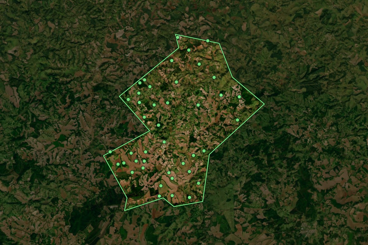 Imagem de satélite de São José da Boa Vista (PR), com o contorno do município e a posição dos imóveis desta página.