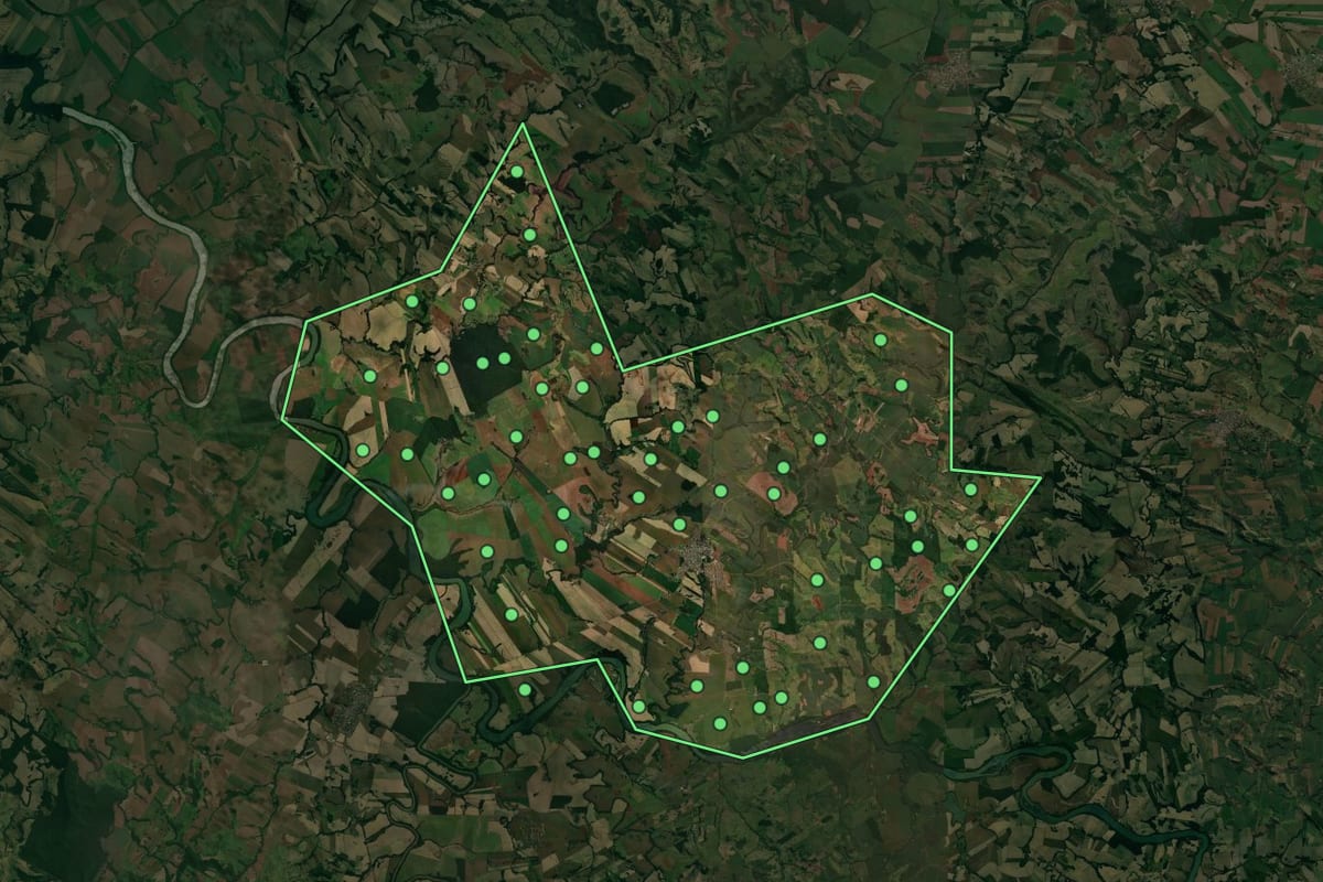Imagem de satélite de São Pedro do Ivaí (PR), com o contorno do município e a posição dos imóveis desta página.