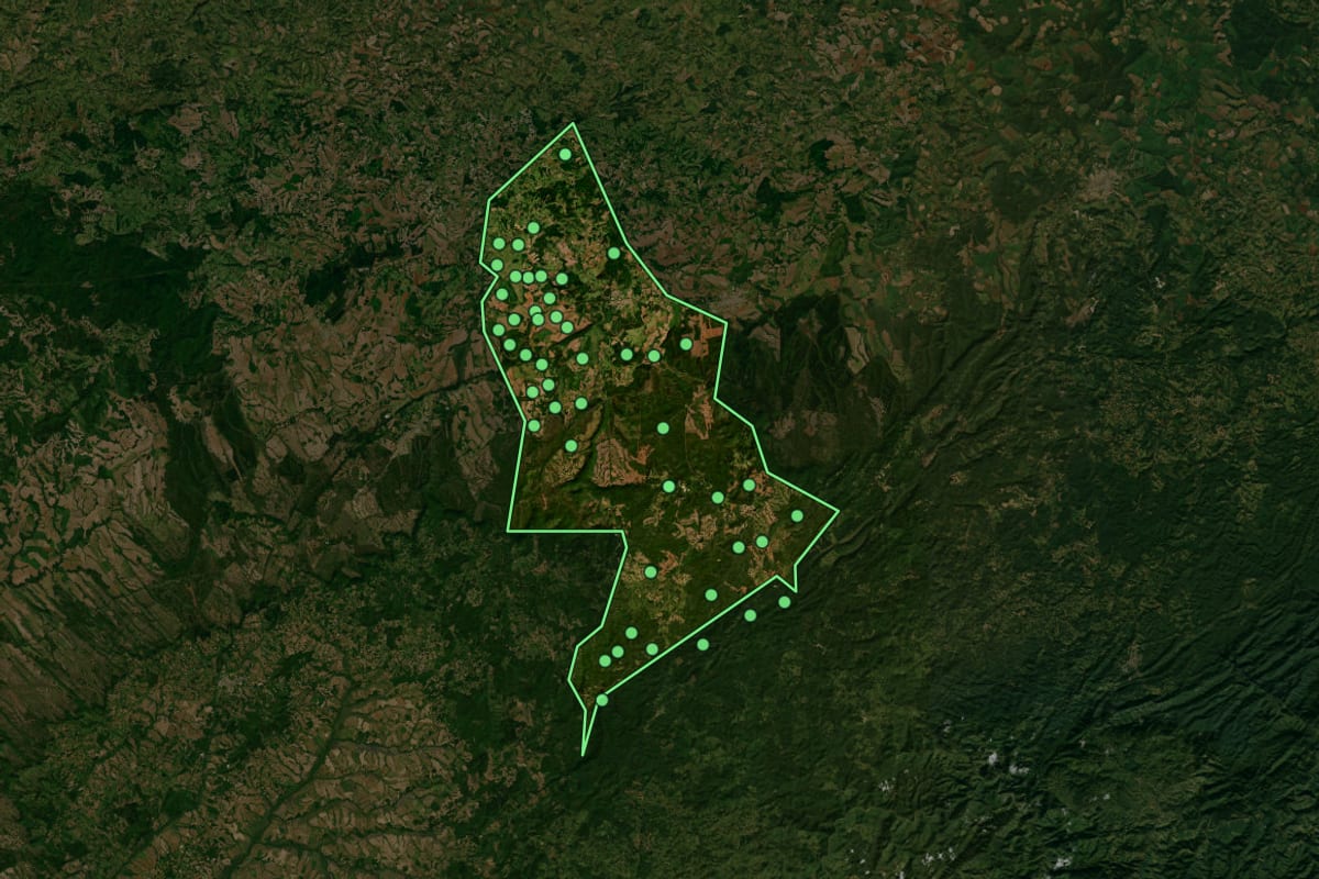 Imagem de satélite de Sengés (PR), com o contorno do município e a posição dos imóveis desta página.