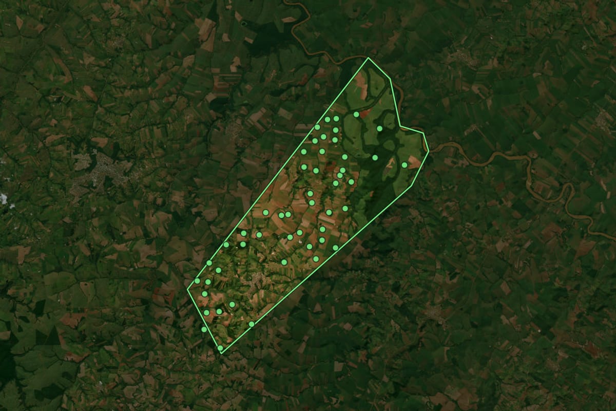Imagem de satélite de Terra Boa (PR), com o contorno do município e a posição dos imóveis desta página.