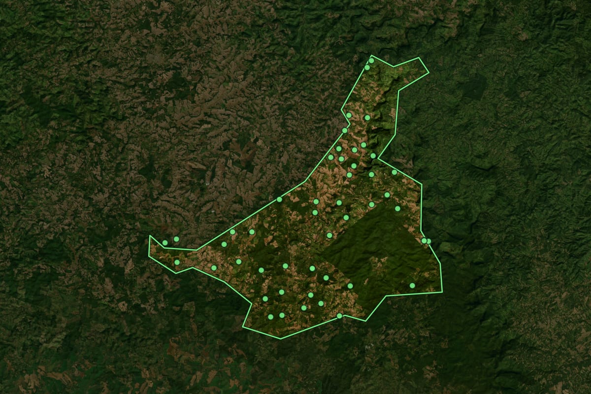 Imagem de satélite de Turvo (PR), com o contorno do município e a posição dos imóveis desta página.