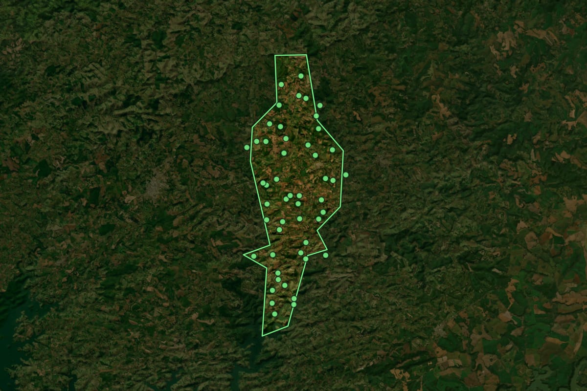 Imagem de satélite de Virmond (PR), com o contorno do município e a posição dos imóveis desta página.
