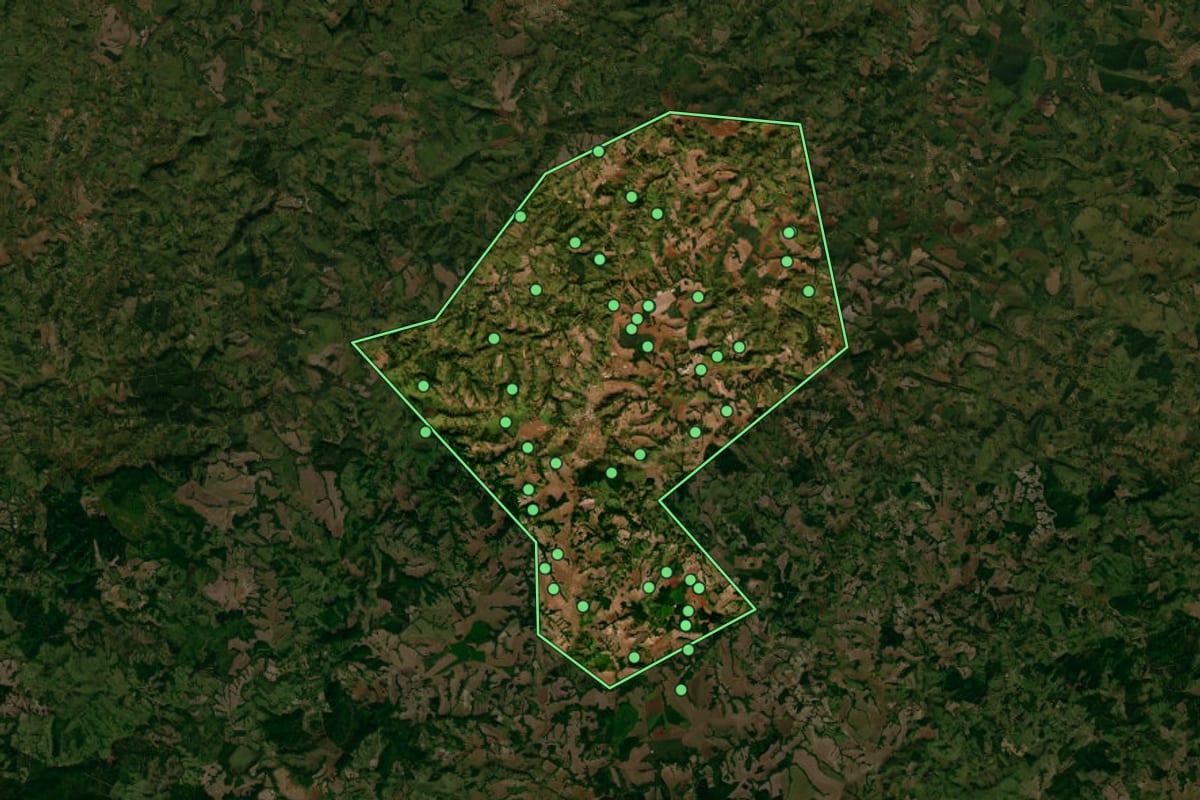 Imagem de satélite de Wenceslau Braz (PR), com o contorno do município e a posição dos imóveis desta página.