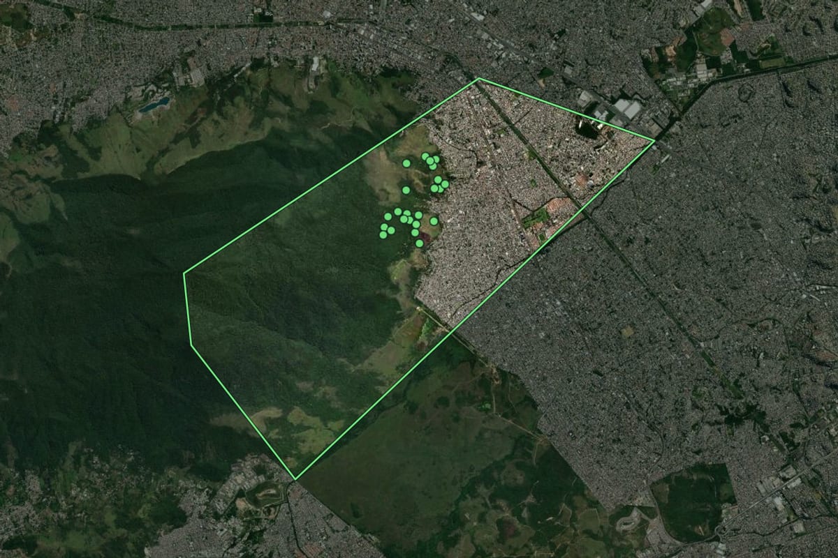 Imagem de satélite de Mesquita (RJ), com o contorno do município e a posição dos imóveis desta página.