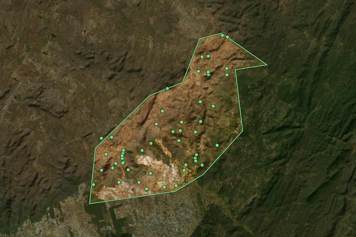 Imagem de satélite de Bodó (RN), com o contorno do município e a posição dos imóveis desta página.