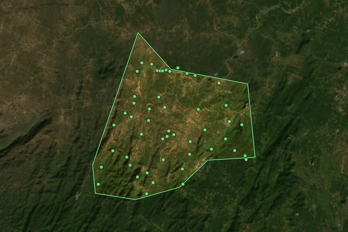 Imagem de satélite de Caiçara do Rio do Vento (RN), com o contorno do município e a posição dos imóveis desta página.