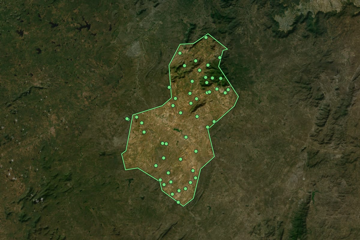 Imagem de satélite de Caicó (RN), com o contorno do município e a posição dos imóveis desta página.