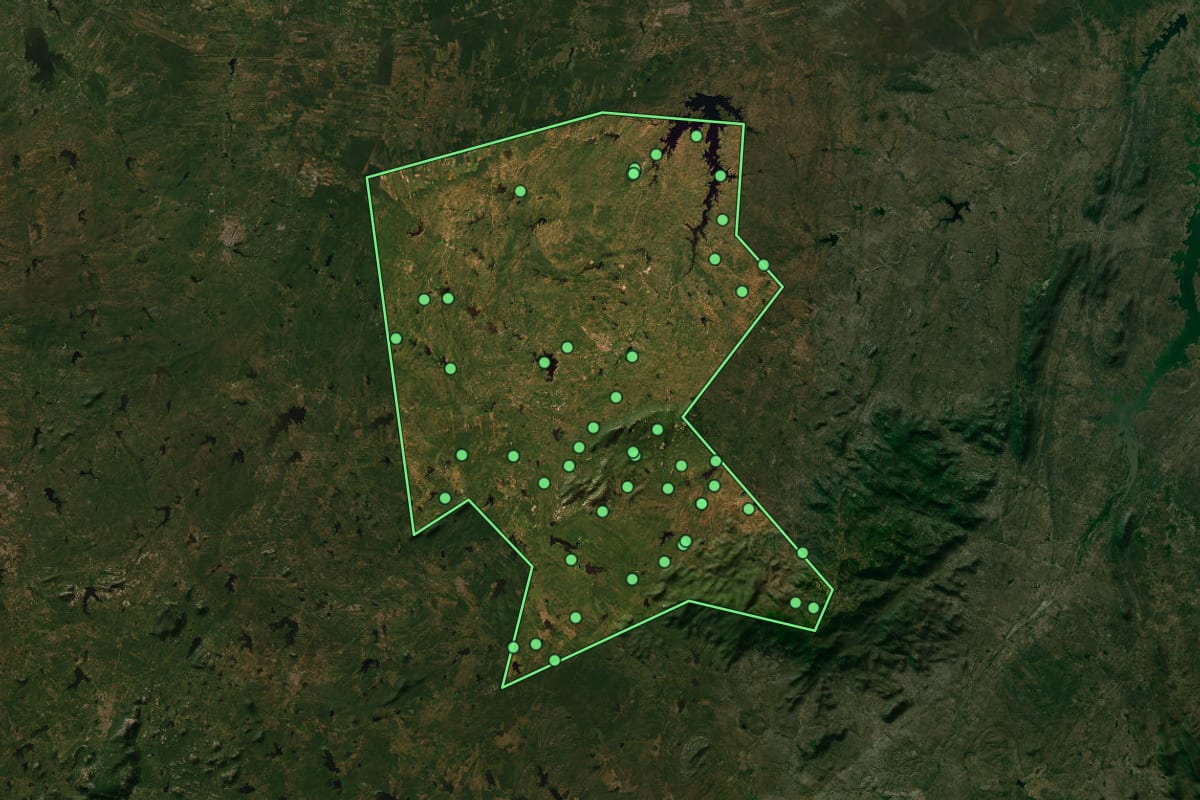 Imagem de satélite de Campo Grande (RN), com o contorno do município e a posição dos imóveis desta página.