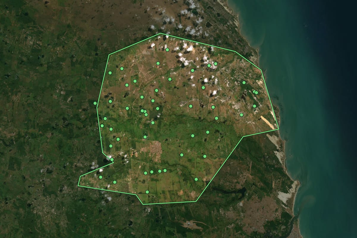 Imagem de satélite de Ceará-Mirim (RN), com o contorno do município e a posição dos imóveis desta página.