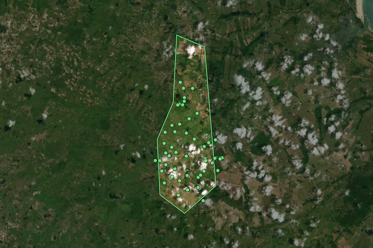 Imagem de satélite de Espírito Santo (RN), com o contorno do município e a posição dos imóveis desta página.