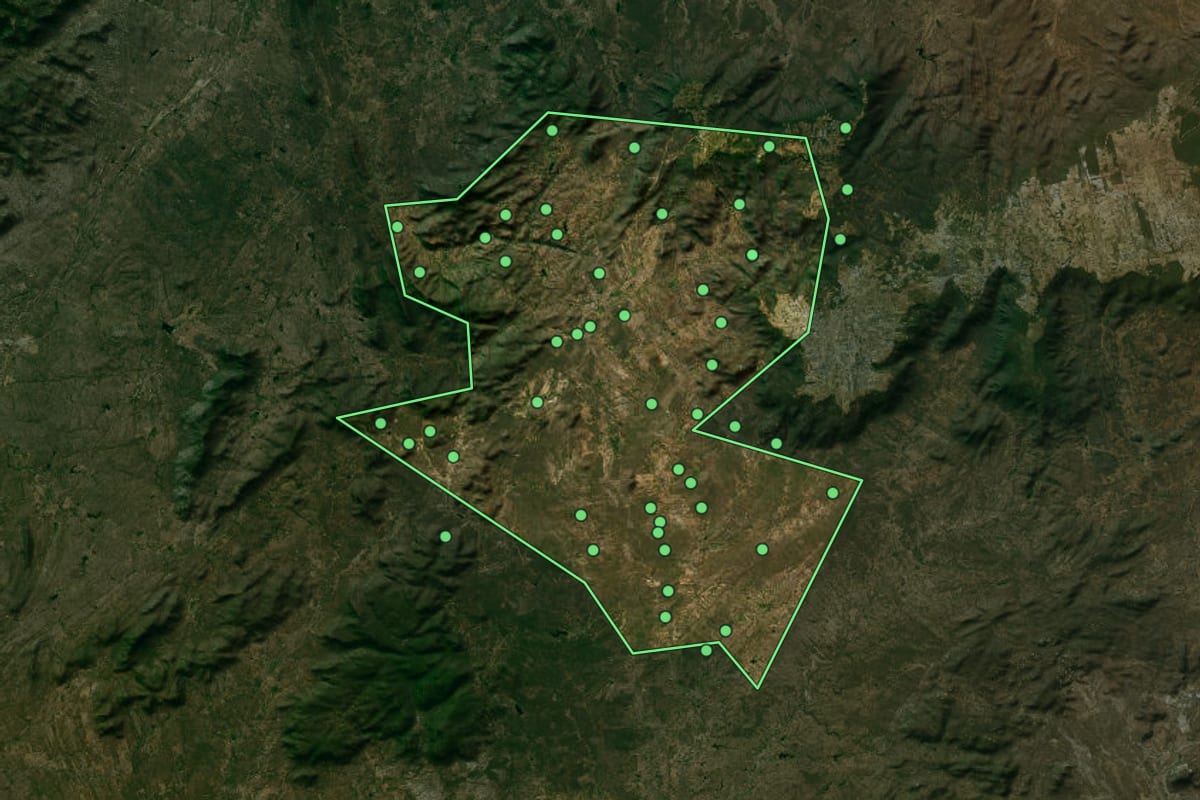 Imagem de satélite de Florânia (RN), com o contorno do município e a posição dos imóveis desta página.