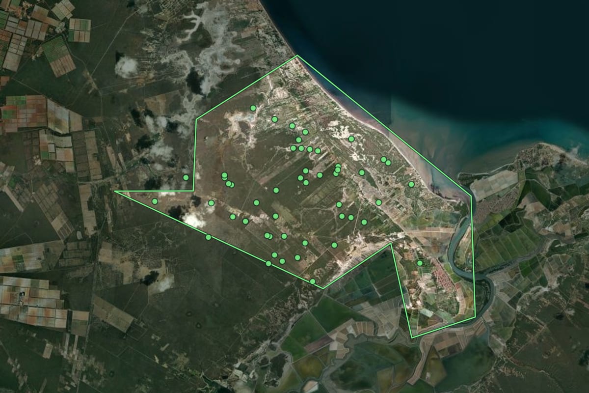Imagem de satélite de Grossos (RN), com o contorno do município e a posição dos imóveis desta página.