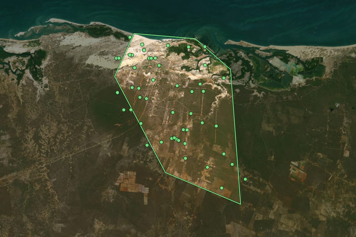 Imagem de satélite de Guamaré (RN), com o contorno do município e a posição dos imóveis desta página.