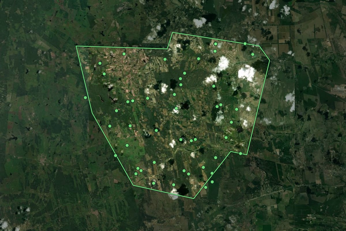 Imagem de satélite de Ielmo Marinho (RN), com o contorno do município e a posição dos imóveis desta página.