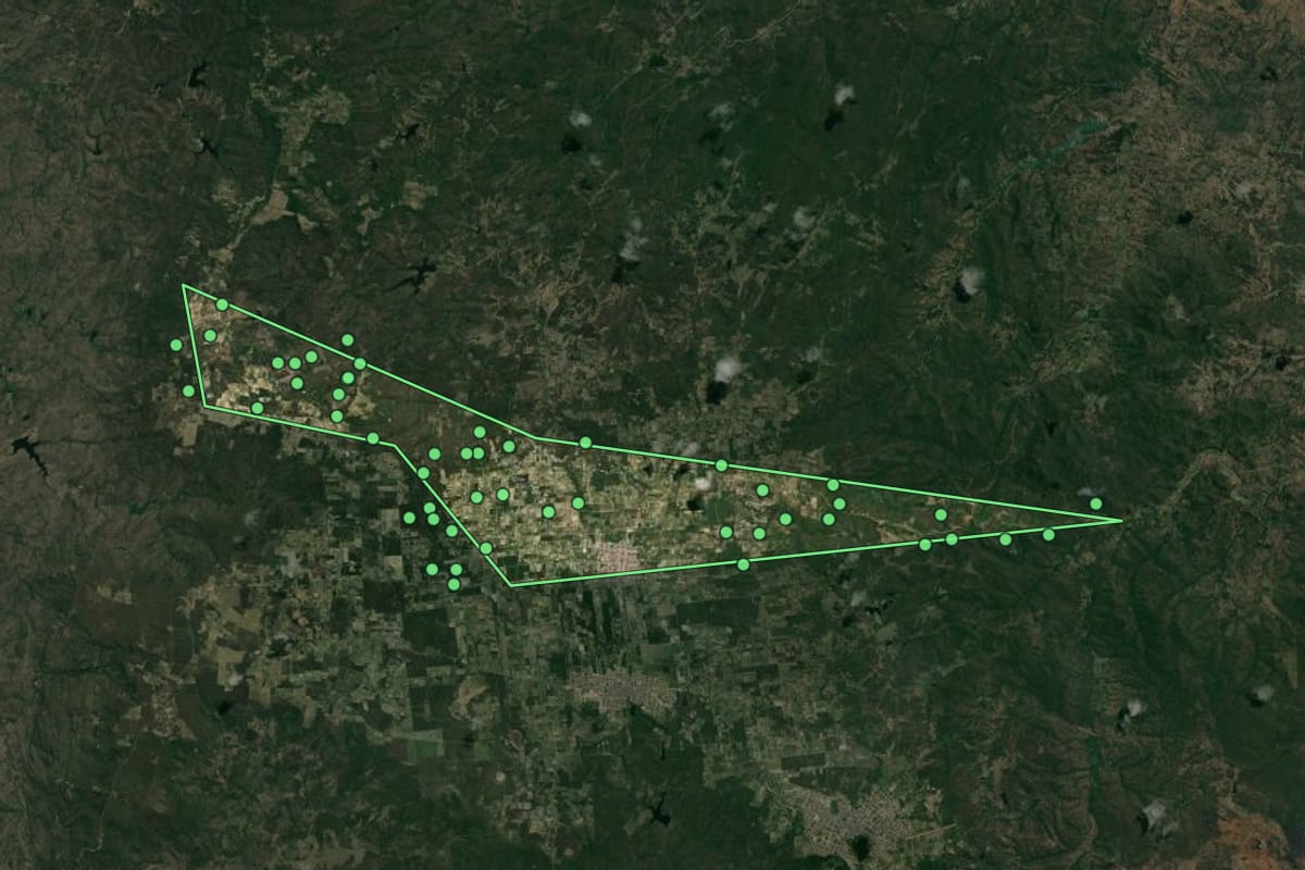 Imagem de satélite de Jaçanã (RN), com o contorno do município e a posição dos imóveis desta página.