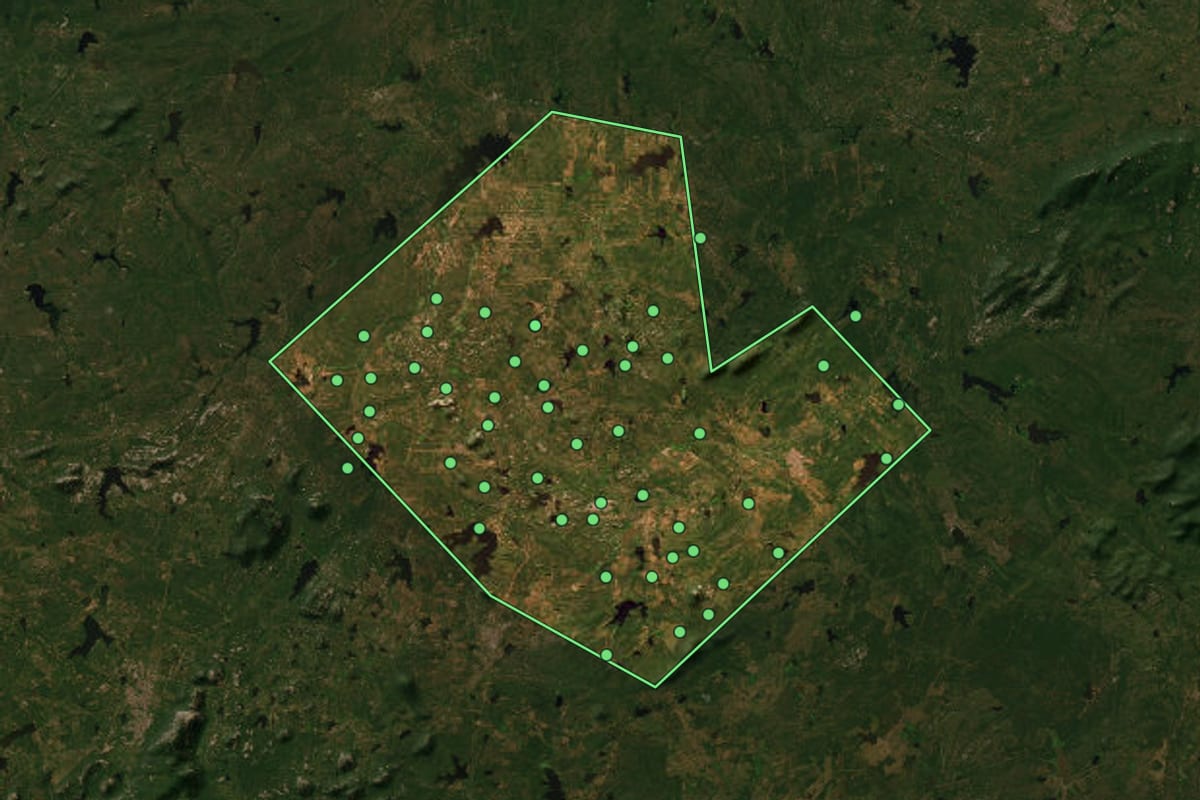 Imagem de satélite de Janduís (RN), com o contorno do município e a posição dos imóveis desta página.
