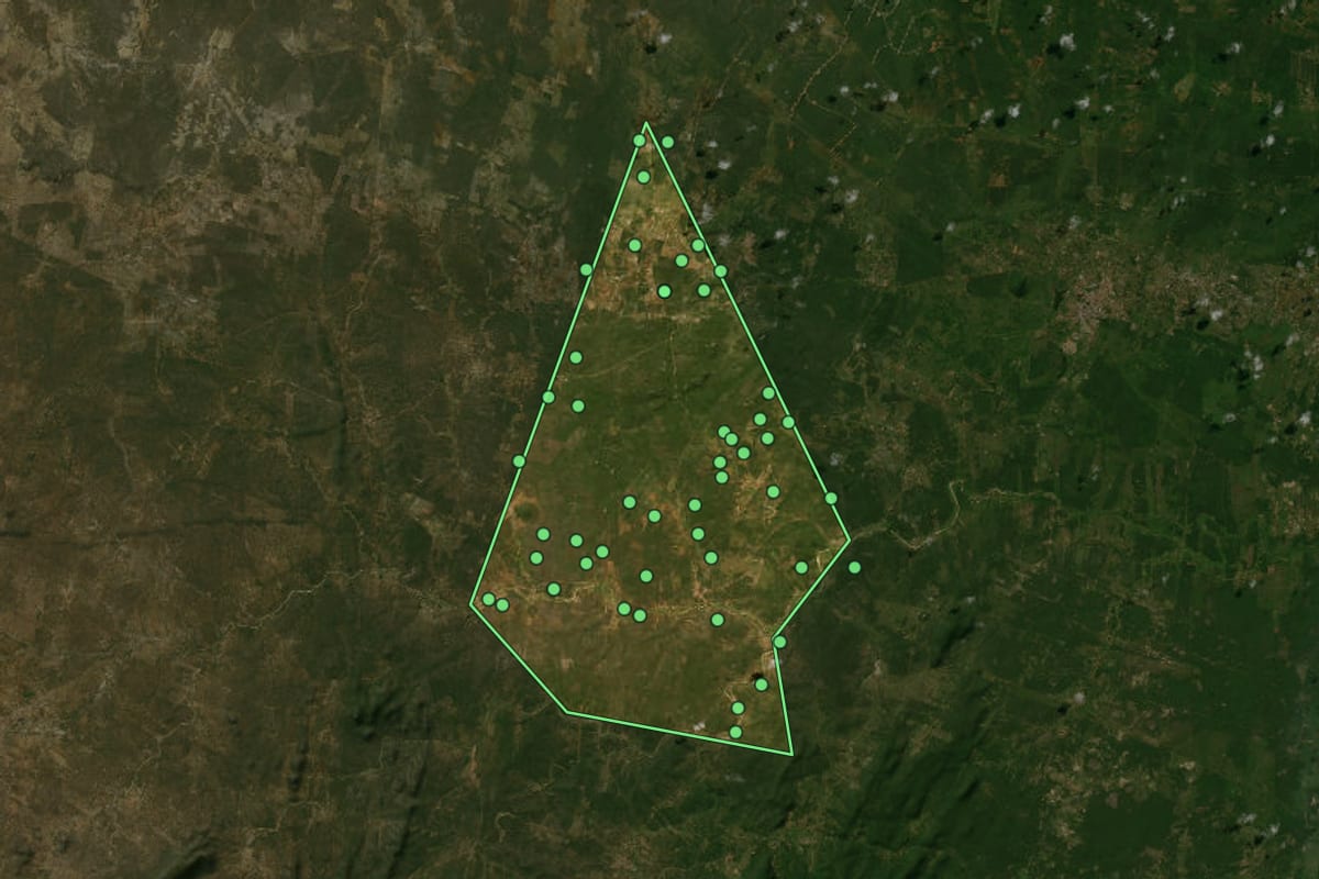 Imagem de satélite de Jardim de Angicos (RN), com o contorno do município e a posição dos imóveis desta página.