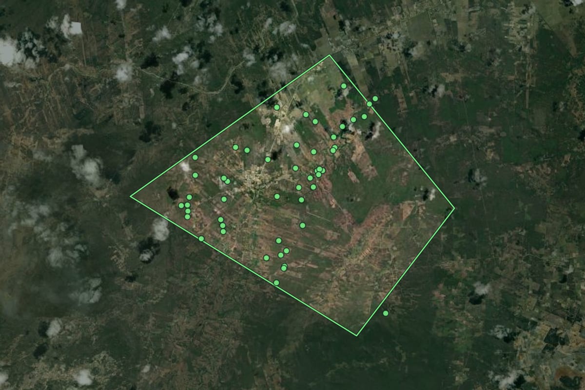 Imagem de satélite de Lagoa de Velhos (RN), com o contorno do município e a posição dos imóveis desta página.
