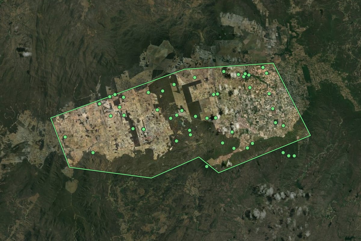 Imagem de satélite de Lagoa Nova (RN), com o contorno do município e a posição dos imóveis desta página.