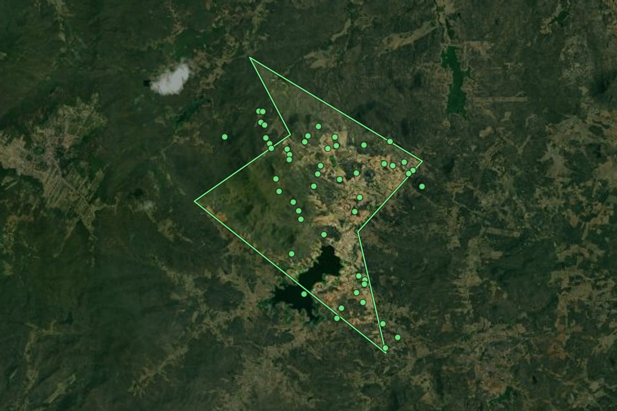 Imagem de satélite de Lucrécia (RN), com o contorno do município e a posição dos imóveis desta página.
