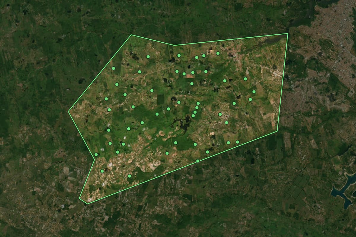 Imagem de satélite de Macaíba (RN), com o contorno do município e a posição dos imóveis desta página.