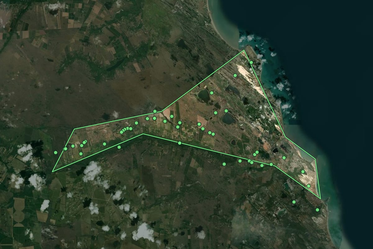 Imagem de satélite de Maxaranguape (RN), com o contorno do município e a posição dos imóveis desta página.