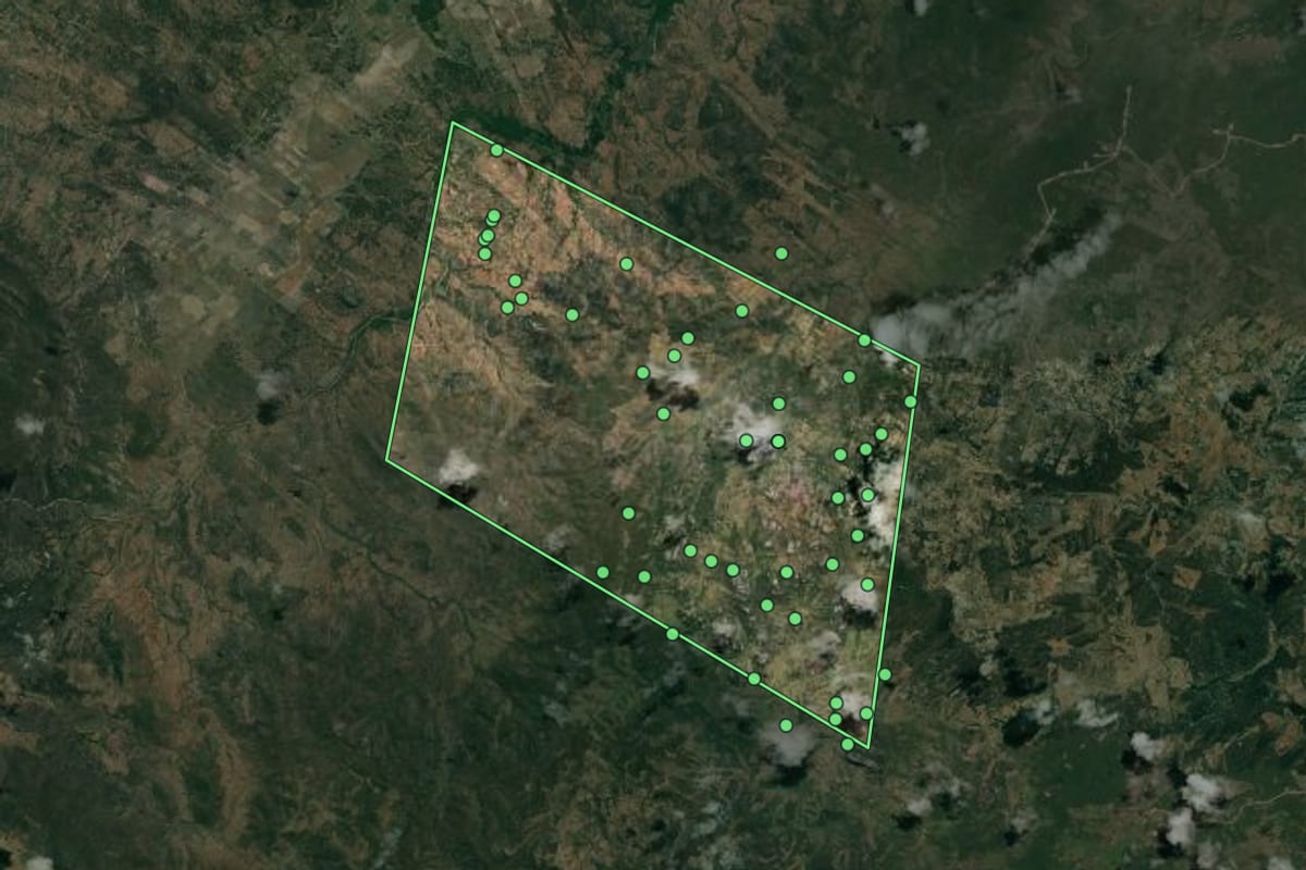 Imagem de satélite de Monte das Gameleiras (RN), com o contorno do município e a posição dos imóveis desta página.