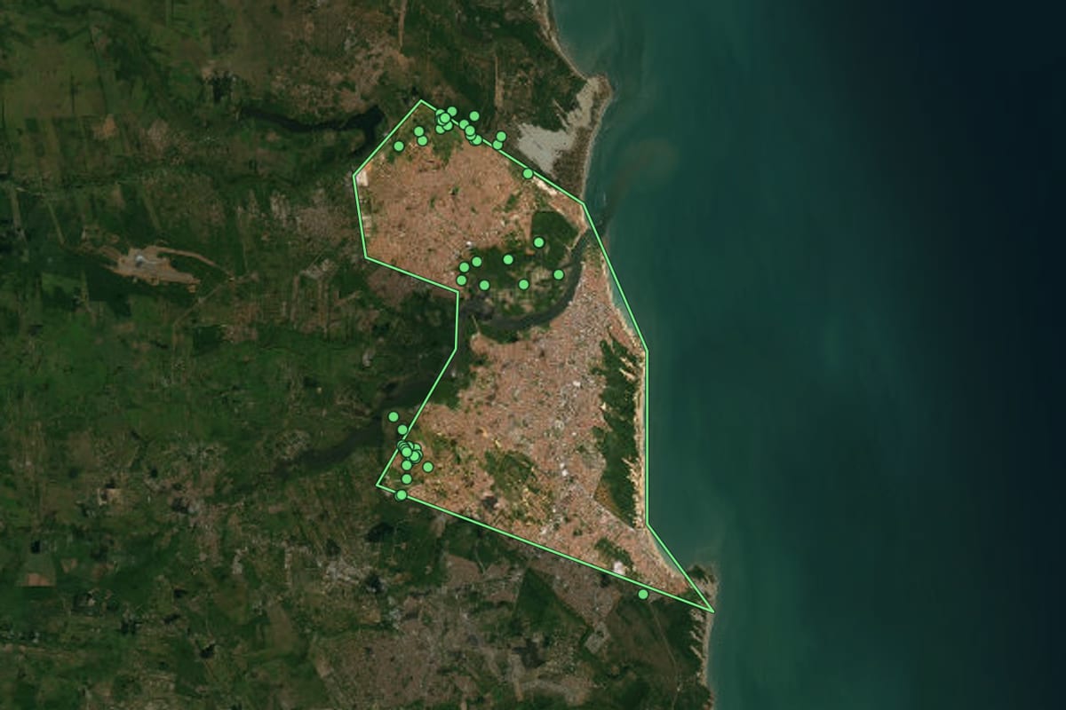 Imagem de satélite de Natal (RN), com o contorno do município e a posição dos imóveis desta página.