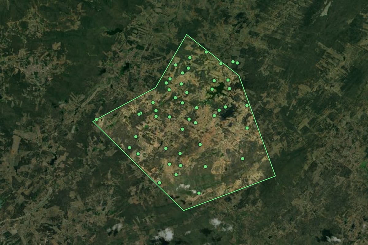 Imagem de satélite de Paraná (RN), com o contorno do município e a posição dos imóveis desta página.