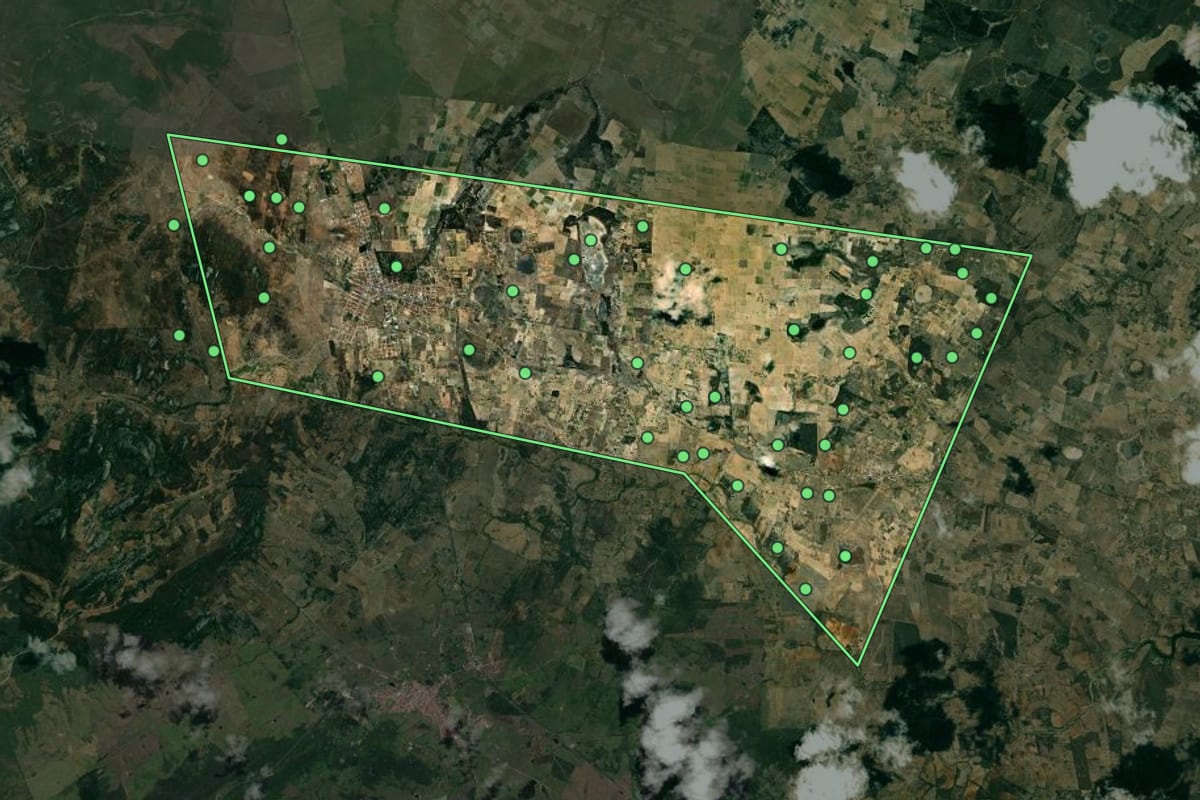 Imagem de satélite de Passa e Fica (RN), com o contorno do município e a posição dos imóveis desta página.