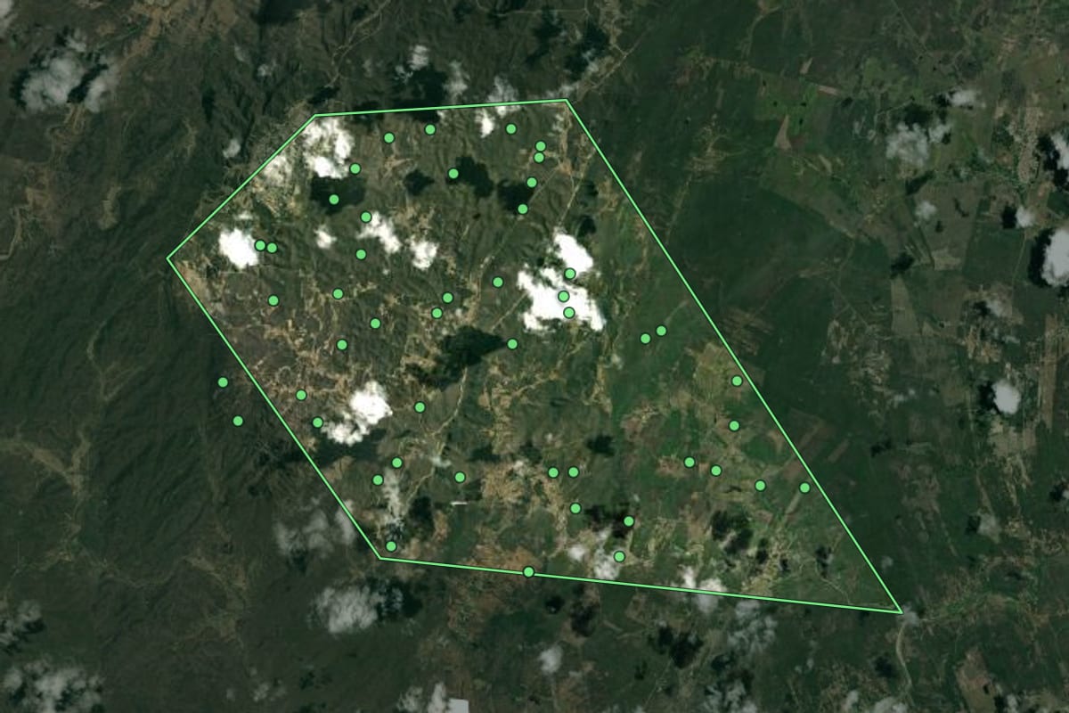 Imagem de satélite de Ruy Barbosa (RN), com o contorno do município e a posição dos imóveis desta página.