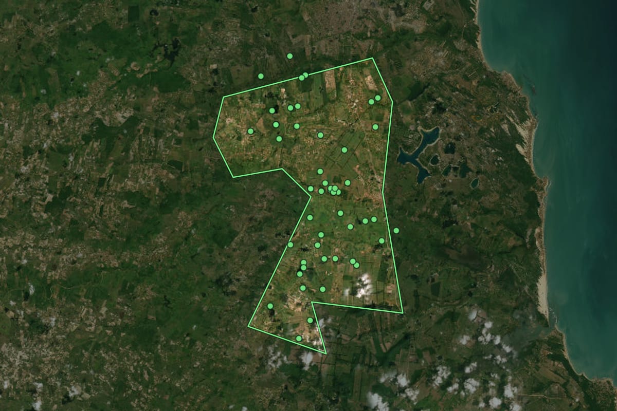 Imagem de satélite de São José de Mipibu (RN), com o contorno do município e a posição dos imóveis desta página.