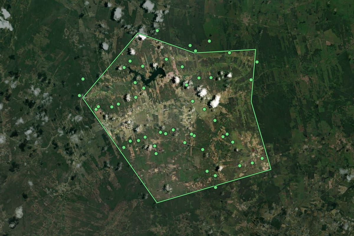 Imagem de satélite de São Paulo do Potengi (RN), com o contorno do município e a posição dos imóveis desta página.