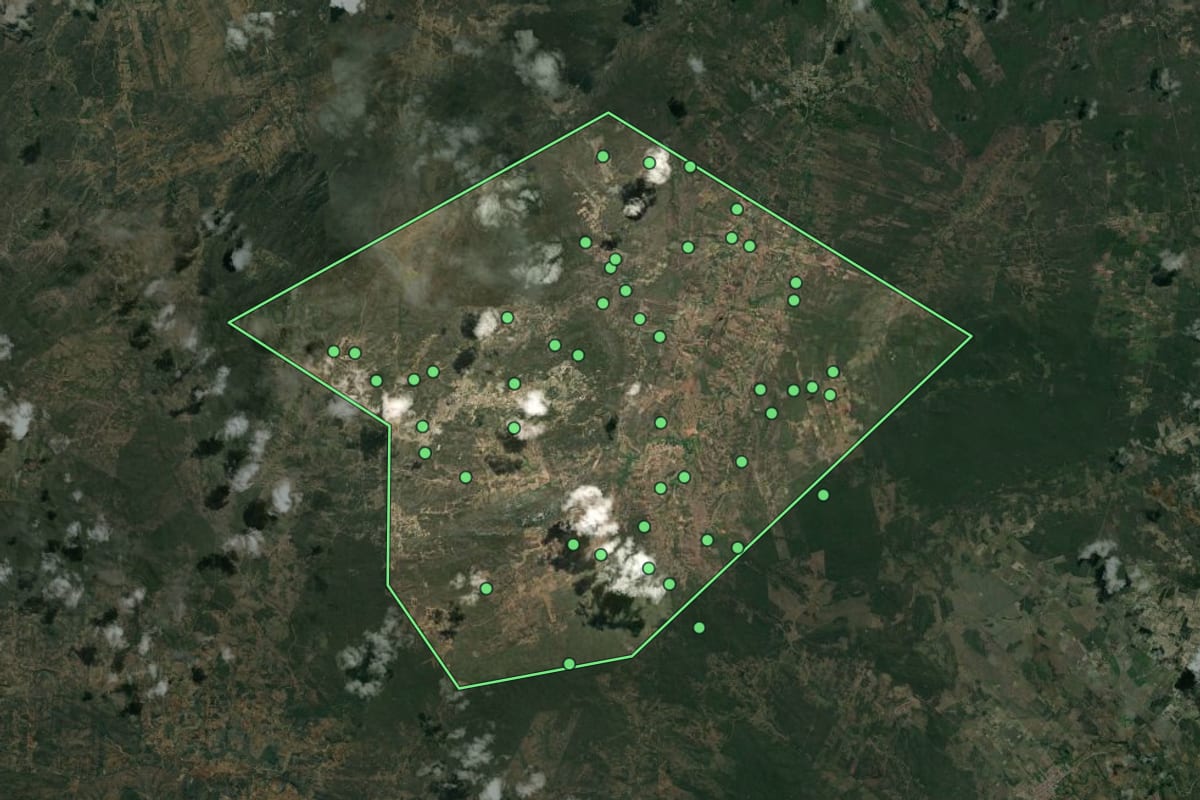 Imagem de satélite de Sítio Novo (RN), com o contorno do município e a posição dos imóveis desta página.