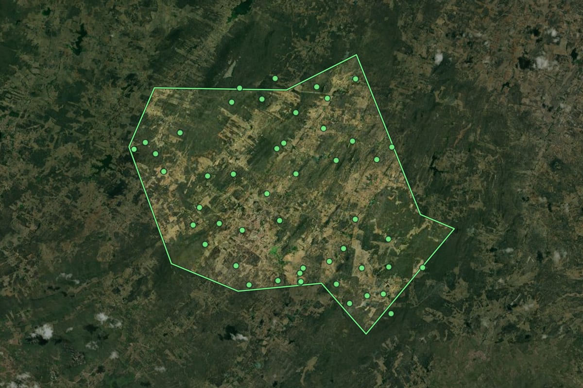 Imagem de satélite de Tenente Ananias (RN), com o contorno do município e a posição dos imóveis desta página.