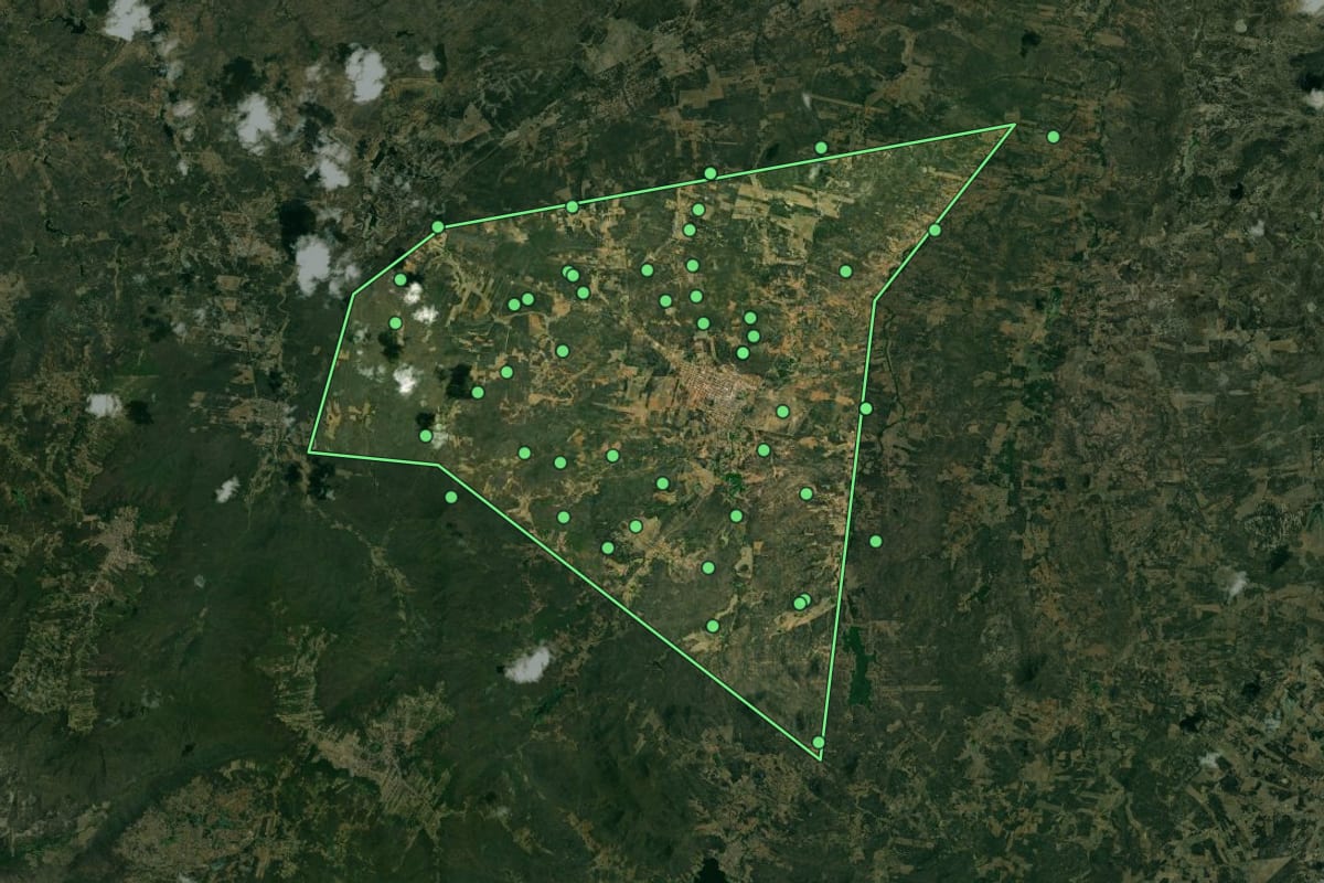 Imagem de satélite de Umarizal (RN), com o contorno do município e a posição dos imóveis desta página.