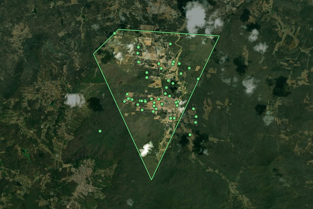 Imagem de satélite de Viçosa (RN), com o contorno do município e a posição dos imóveis desta página.