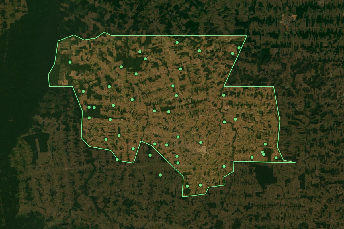 Imagem de satélite de Buritis (RO), com o contorno do município e a posição dos imóveis desta página.