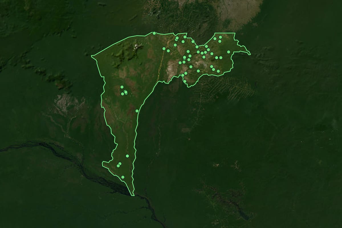Imagem de satélite de Caracaraí (RR), com o contorno do município e a posição dos imóveis desta página.
