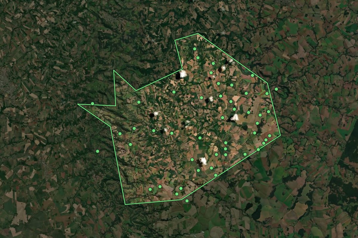 Imagem de satélite de Alegria (RS), com o contorno do município e a posição dos imóveis desta página.
