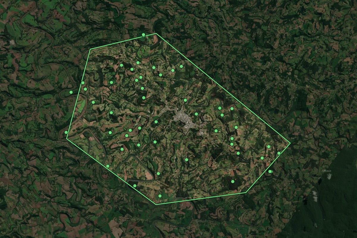 Imagem de satélite de Ametista do Sul (RS), com o contorno do município e a posição dos imóveis desta página.