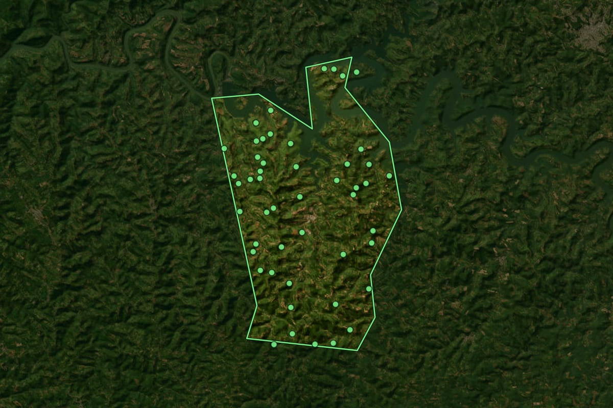 Imagem de satélite de Aratiba (RS), com o contorno do município e a posição dos imóveis desta página.