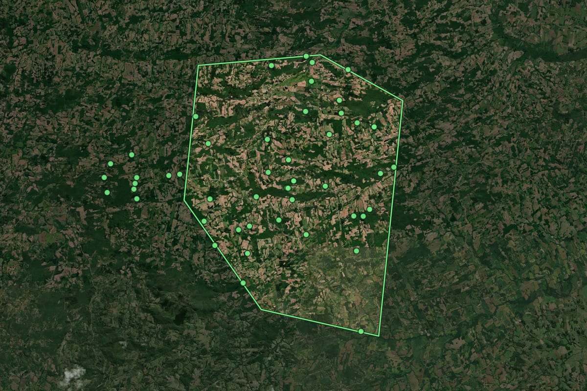 Imagem de satélite de Arroio do Padre (RS), com o contorno do município e a posição dos imóveis desta página.