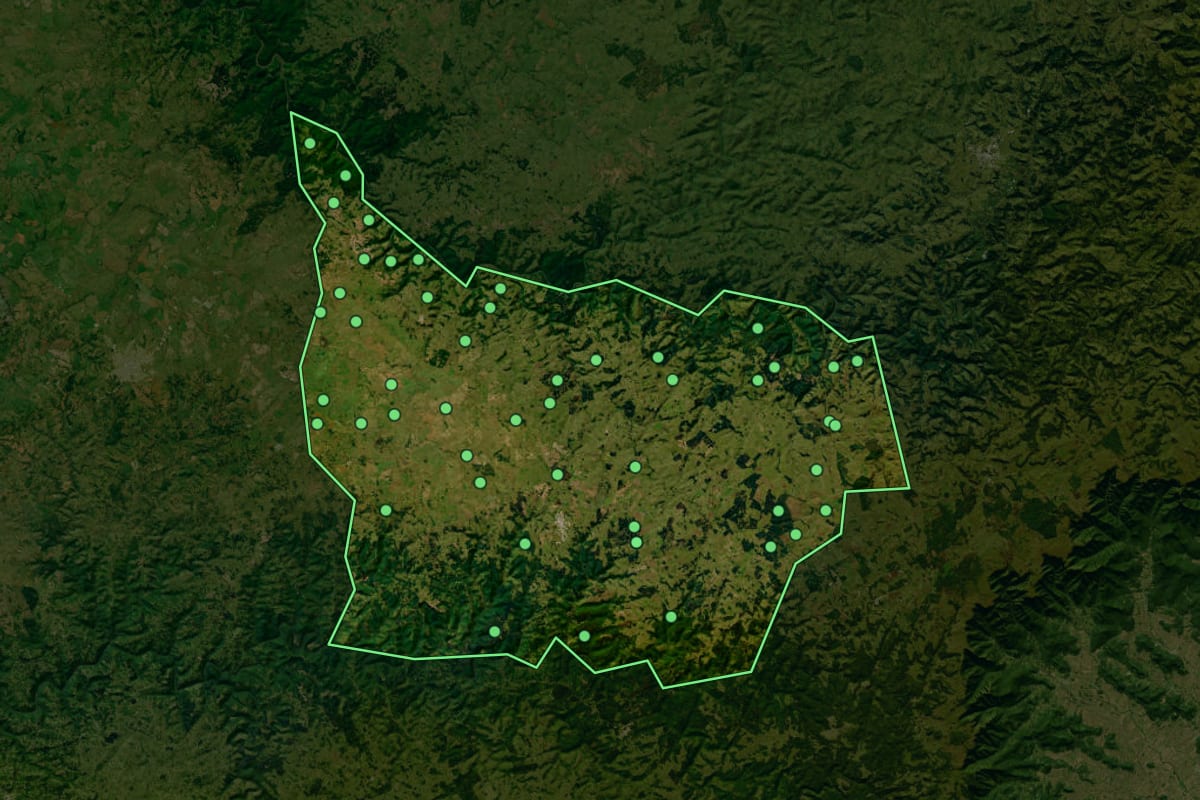 Imagem de satélite de Bom Jesus (RS), com o contorno do município e a posição dos imóveis desta página.