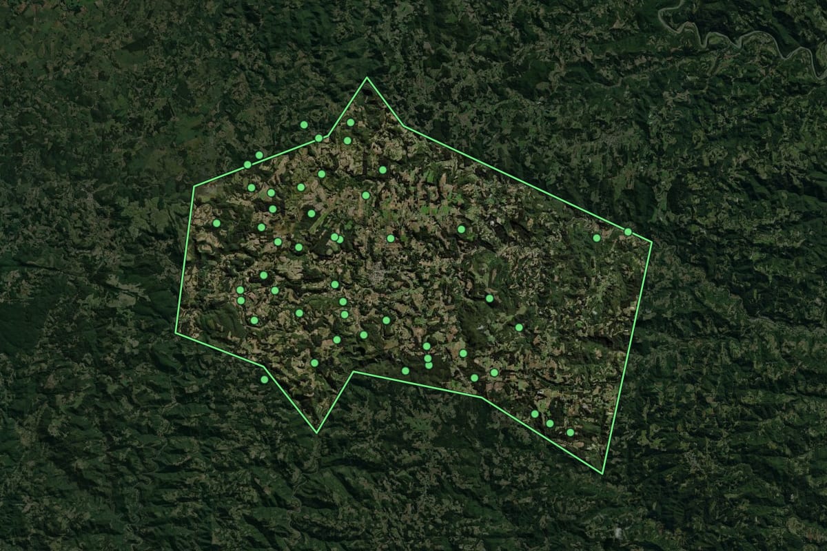 Imagem de satélite de Boqueirão do Leão (RS), com o contorno do município e a posição dos imóveis desta página.