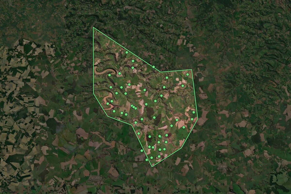 Imagem de satélite de Braga (RS), com o contorno do município e a posição dos imóveis desta página.