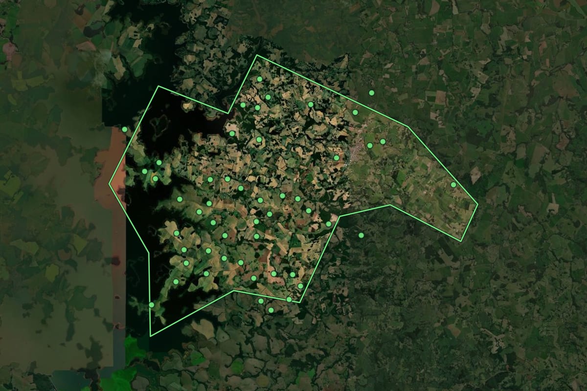 Imagem de satélite de Campos Borges (RS), com o contorno do município e a posição dos imóveis desta página.
