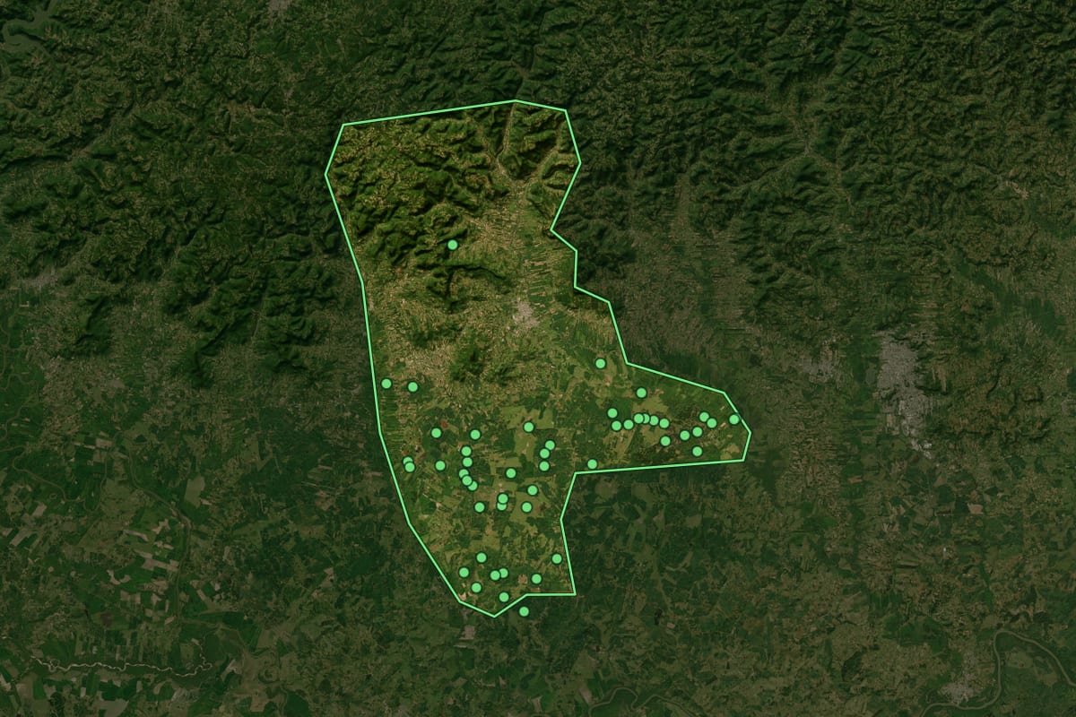 Imagem de satélite de Candelária (RS), com o contorno do município e a posição dos imóveis desta página.