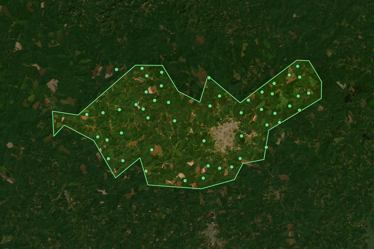 Imagem de satélite de Carazinho (RS), com o contorno do município e a posição dos imóveis desta página.