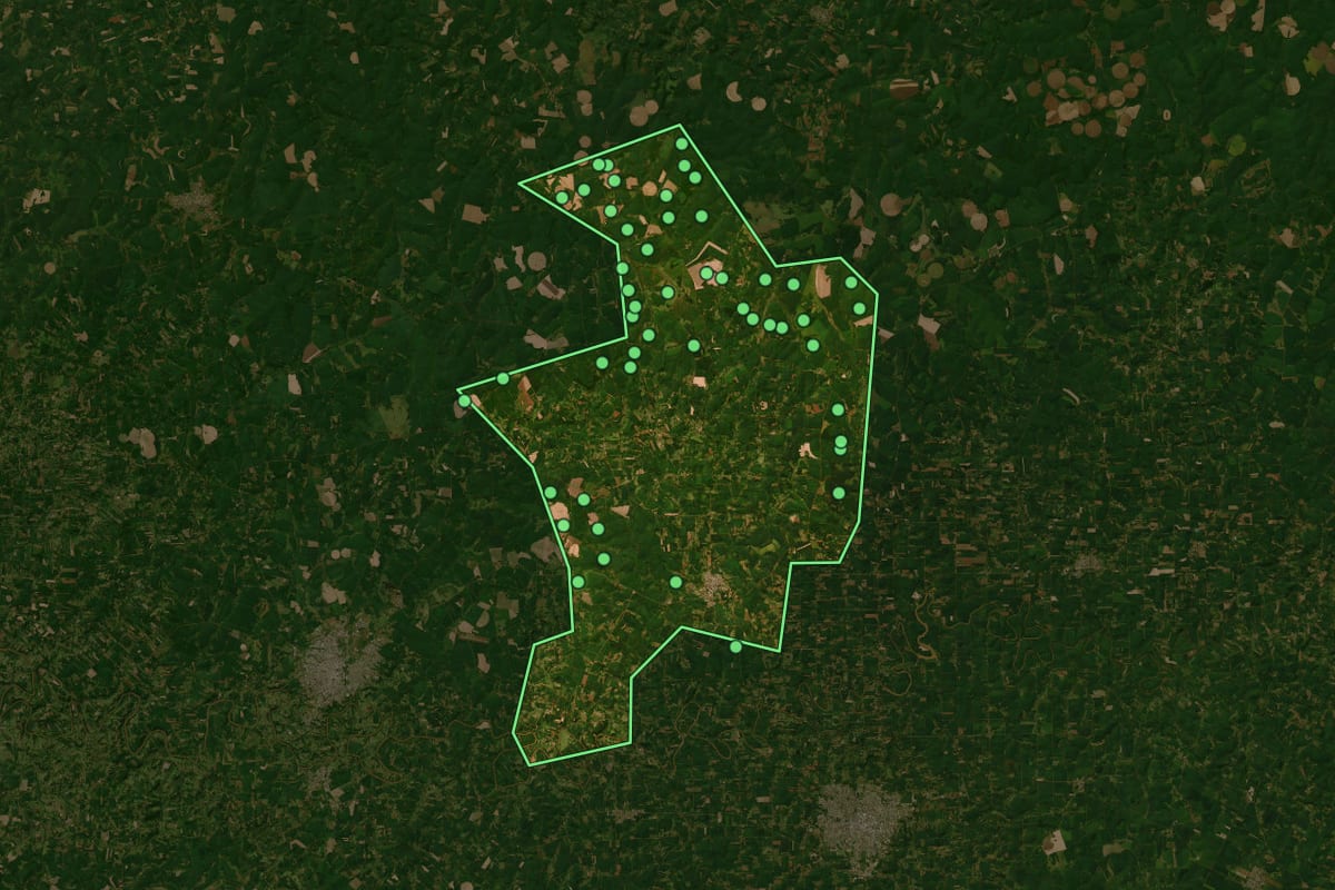Imagem de satélite de Catuípe (RS), com o contorno do município e a posição dos imóveis desta página.